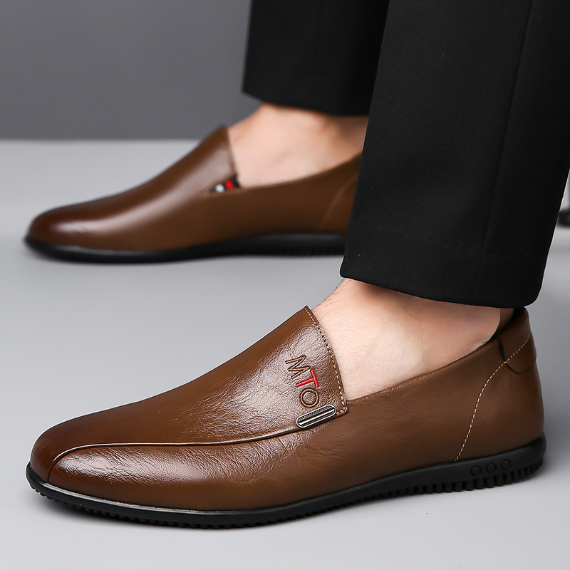 Men's shoes new men's casual bean shoes non-slip breathable feet soft bottom soft surface a step-on leather shoes a generation of hair