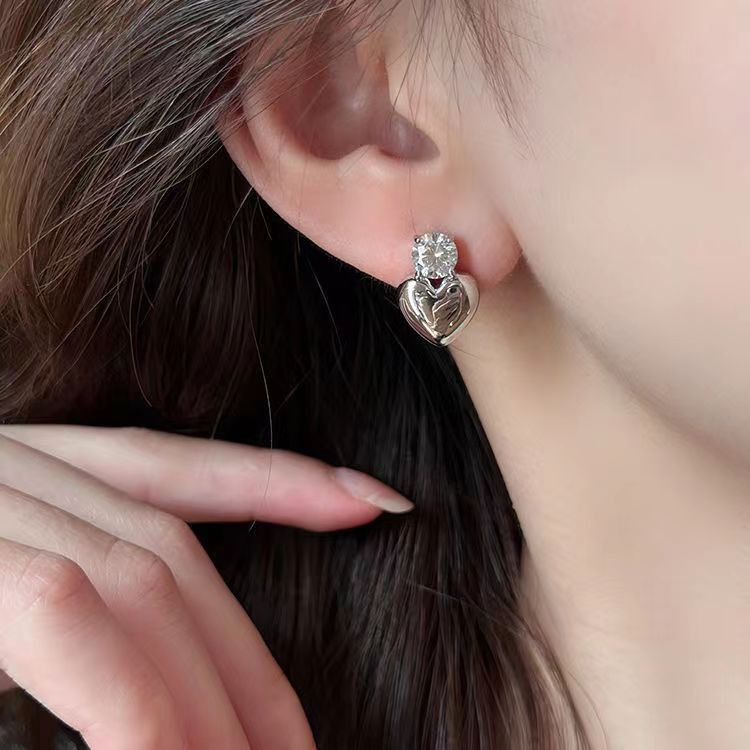 小眾高級鑽愛心耳釘女ins潮輕奢百搭氣質時尚設計感耳環2024新款