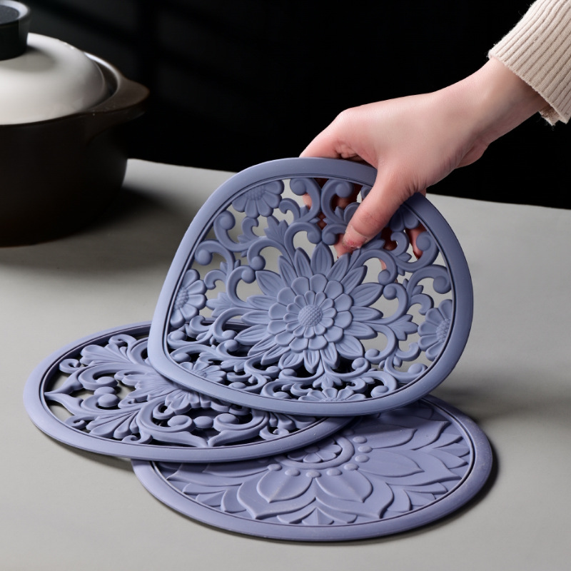 新中式复古镂空雕刻隔热餐桌餐具耐高温防烫锅碗垫硅胶隔热餐垫