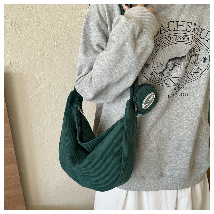Solid color simple large capacity 2023 autumn and winter New Korean style simple shoulder messenger bag mother bag dumpling bag fashion_voghion.com