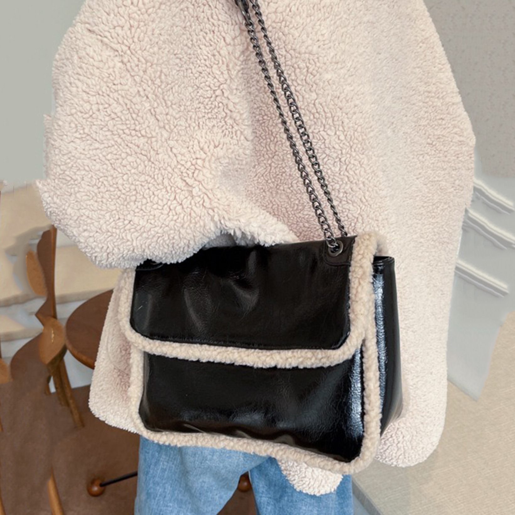 New fashionable lamb fur patent leather chain texture casual design college style one-shoulder cross-body hobo bag