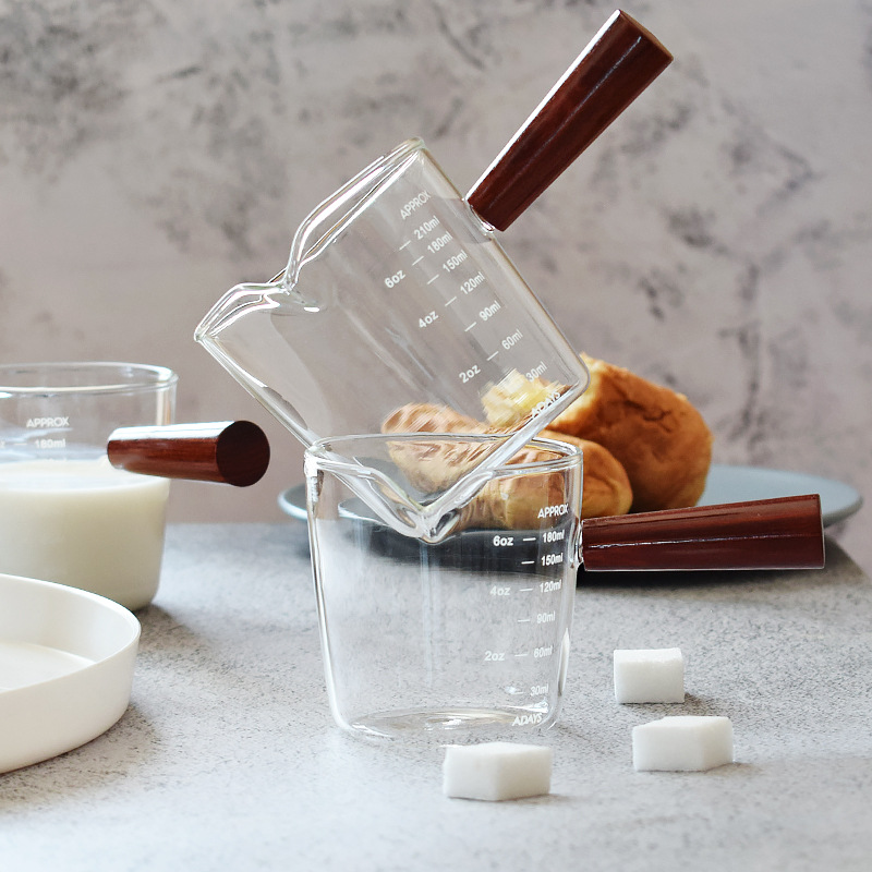 Extract concentrated coffee milk Cup heat-resistant glass wooden handle scale milk pot seasoning juice pouring milk pot sauce cup