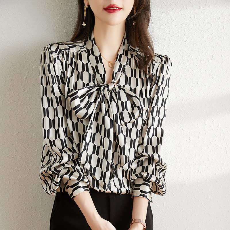 Black and White Printed Top Women's 2023 Spring New V-neck Ribbon Design Sense Niche Elegant Long Sleeve Shirt Women's Clothing
