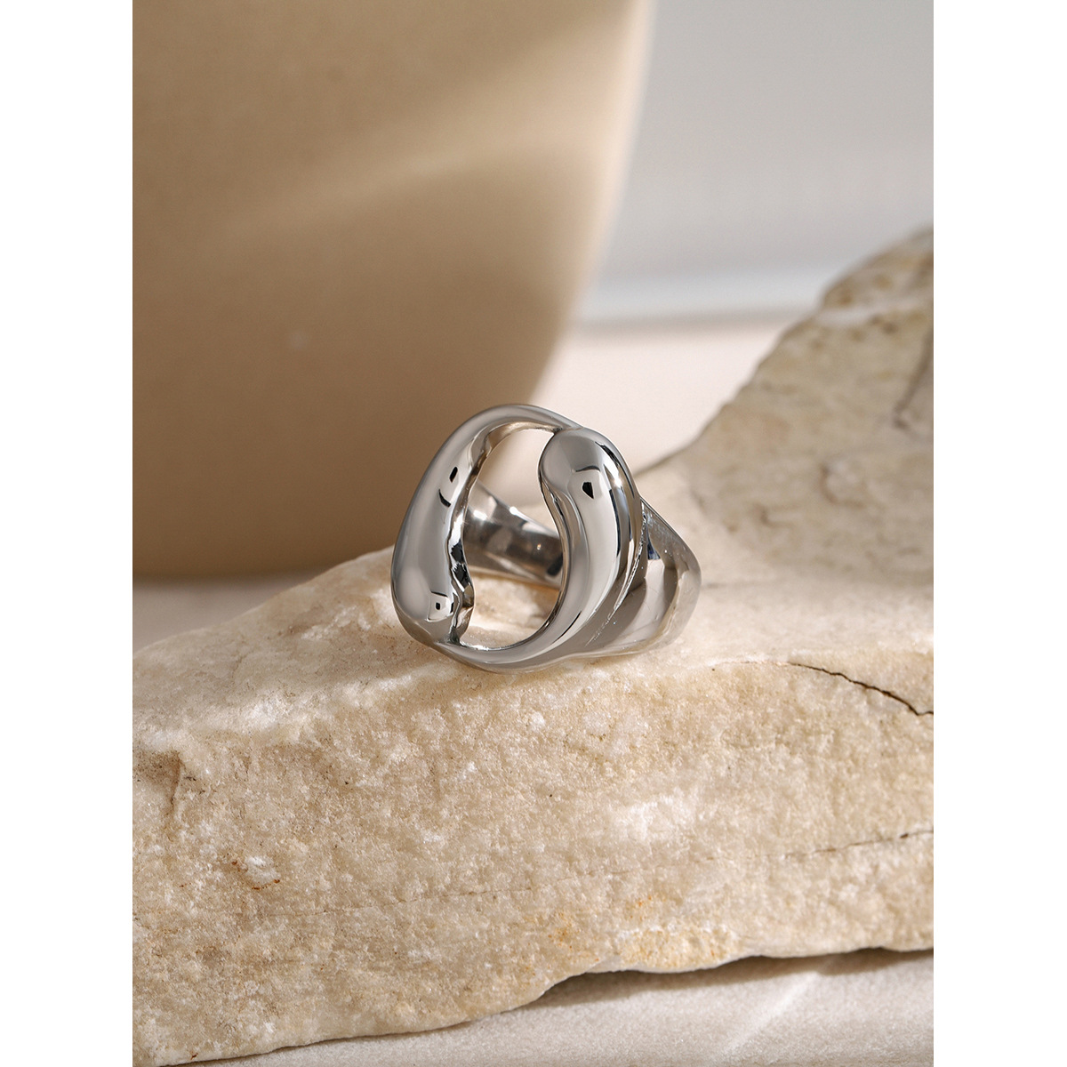 anello in acciaio inossidabile dorato con goccia d'acqua, design unico, senso di nicchia, anello in acciaio al titanio di alta qualità_voghion.com