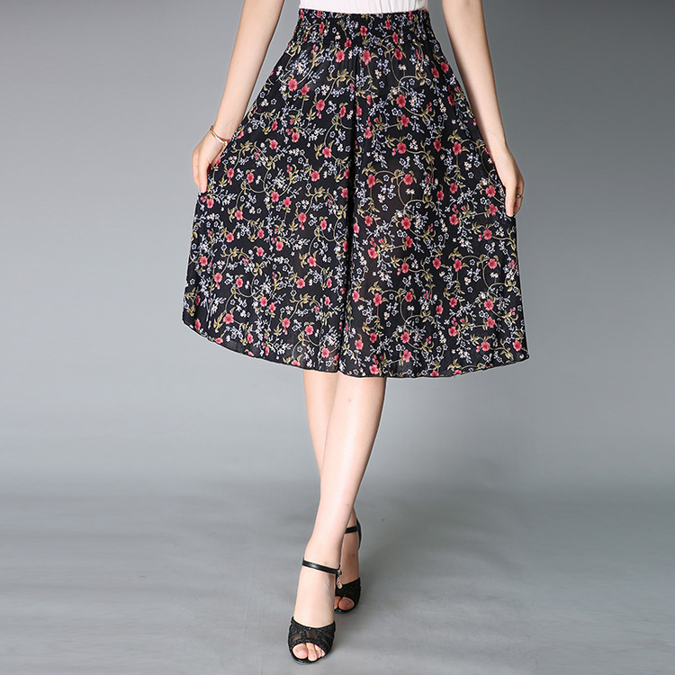 A pair of generation hair summer elastic waist ethnic style small floral five-length pants skirt pants high waist pants wide leg pants