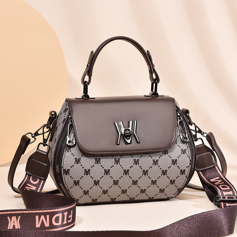This year's popular apple-shaped women's handbag Korean-style fashion large-capacity shoulder bag casual versatile diagonal women's bag