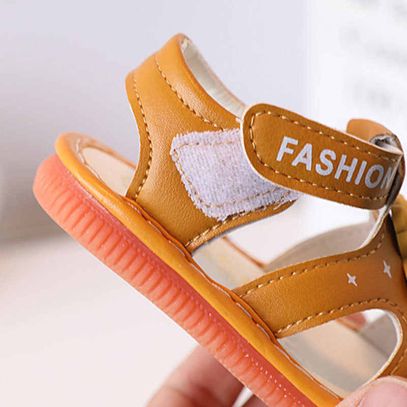 A generation of baby soft-soled sandals girls 0-2 years old baby boys cartoon toddler shoes call shoes 3