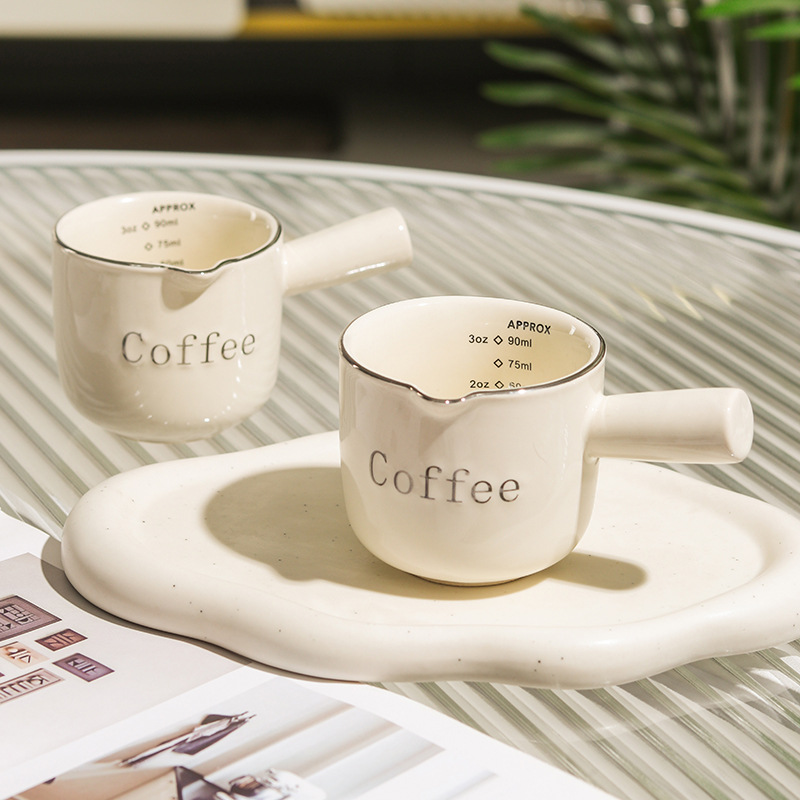 ins high-looking coffee small Milk Cup with scale milk pot concentrated coffee extraction Cup exquisite ceramic measuring cup milk pot