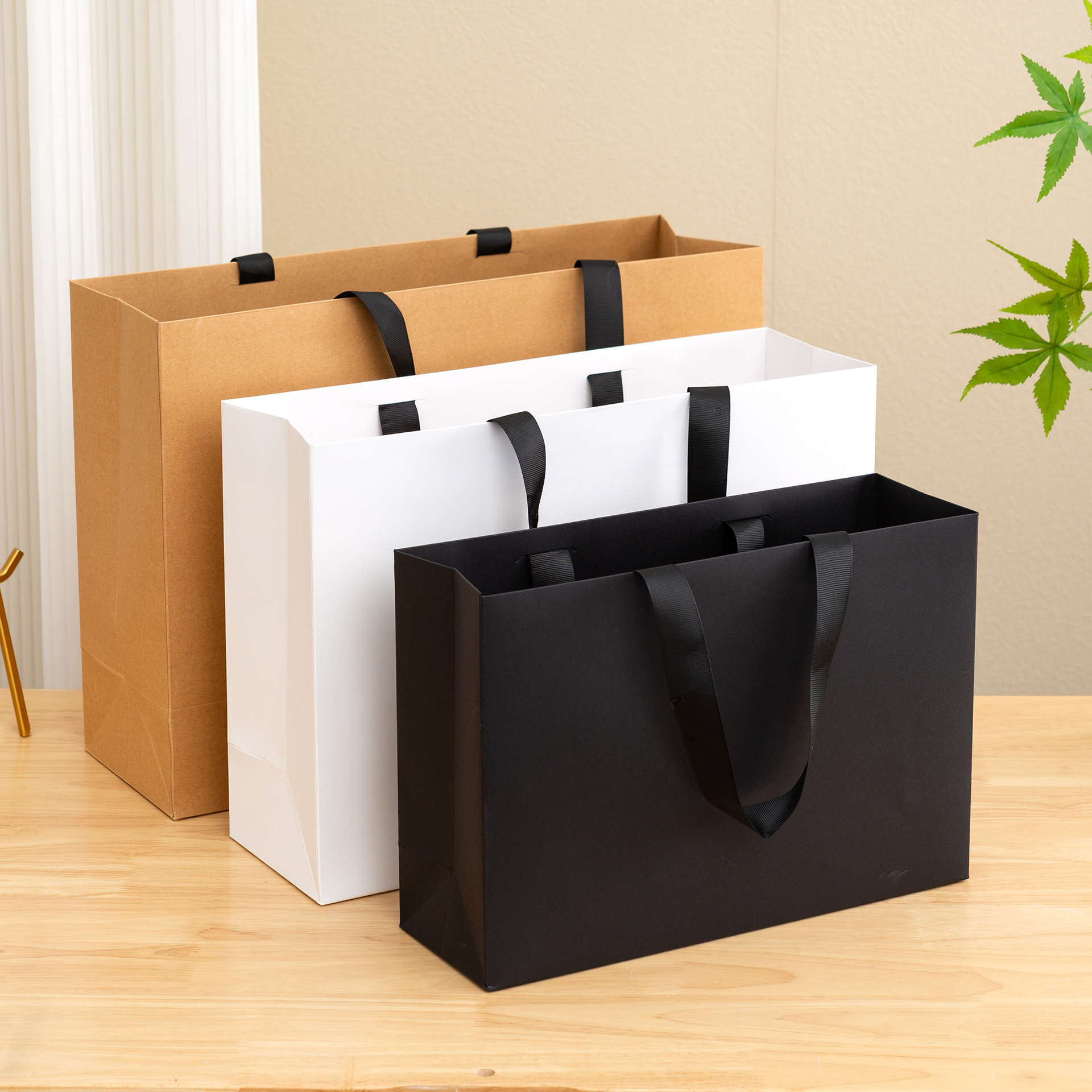 Simple cowhide gift bag shopping bag clothing handbag in stock thread rope packaging bag thread rope embedded rope