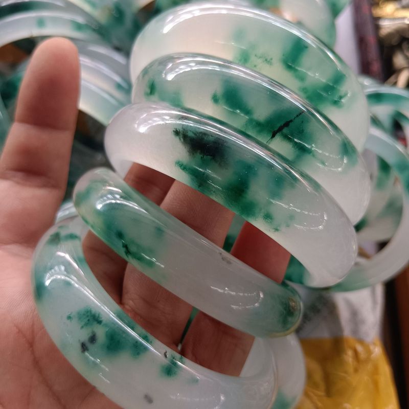 卸売り独龍玉氷種漂花玉ブレスレットは翡翠氷種漂翠石英岩玉ブレスレット玉ブレスレットに似せている|undefined