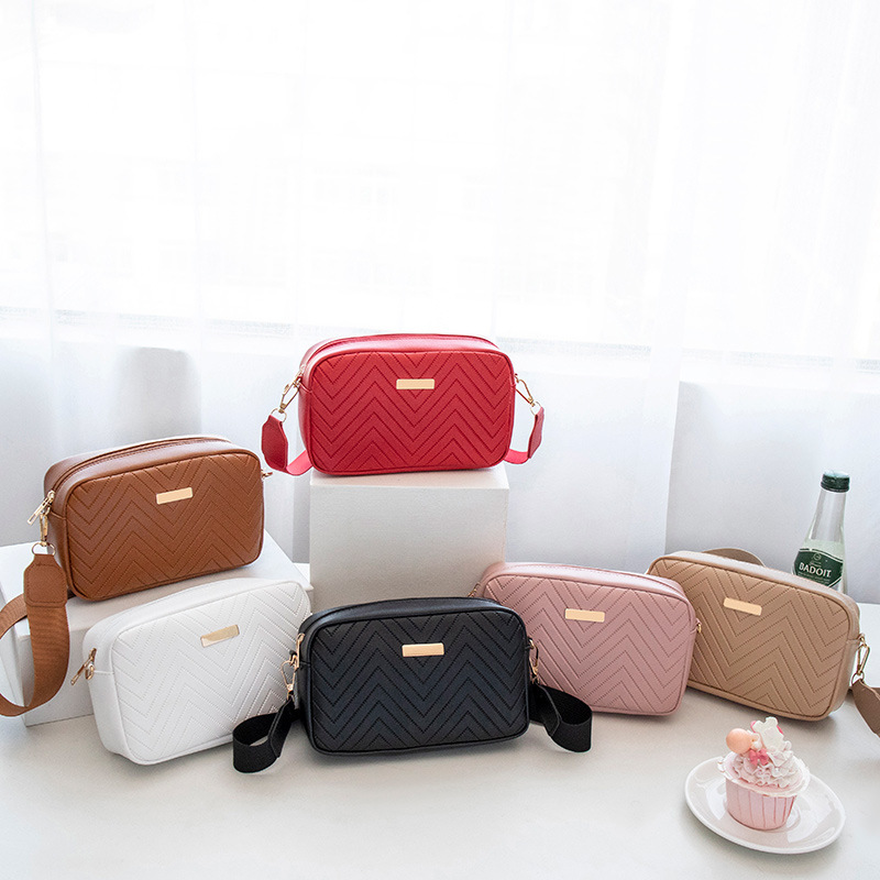 Women's bag 2023 new wave pattern small square bag embroidered Iron film camera bag casual shoulder bag one-piece delivery