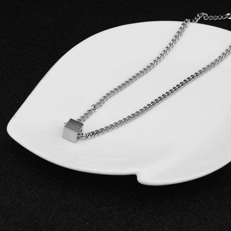 Wang Yibo same square necklace men's simple punk girl necklace all-matching Harajuku men's and women's necklace clavicle chain