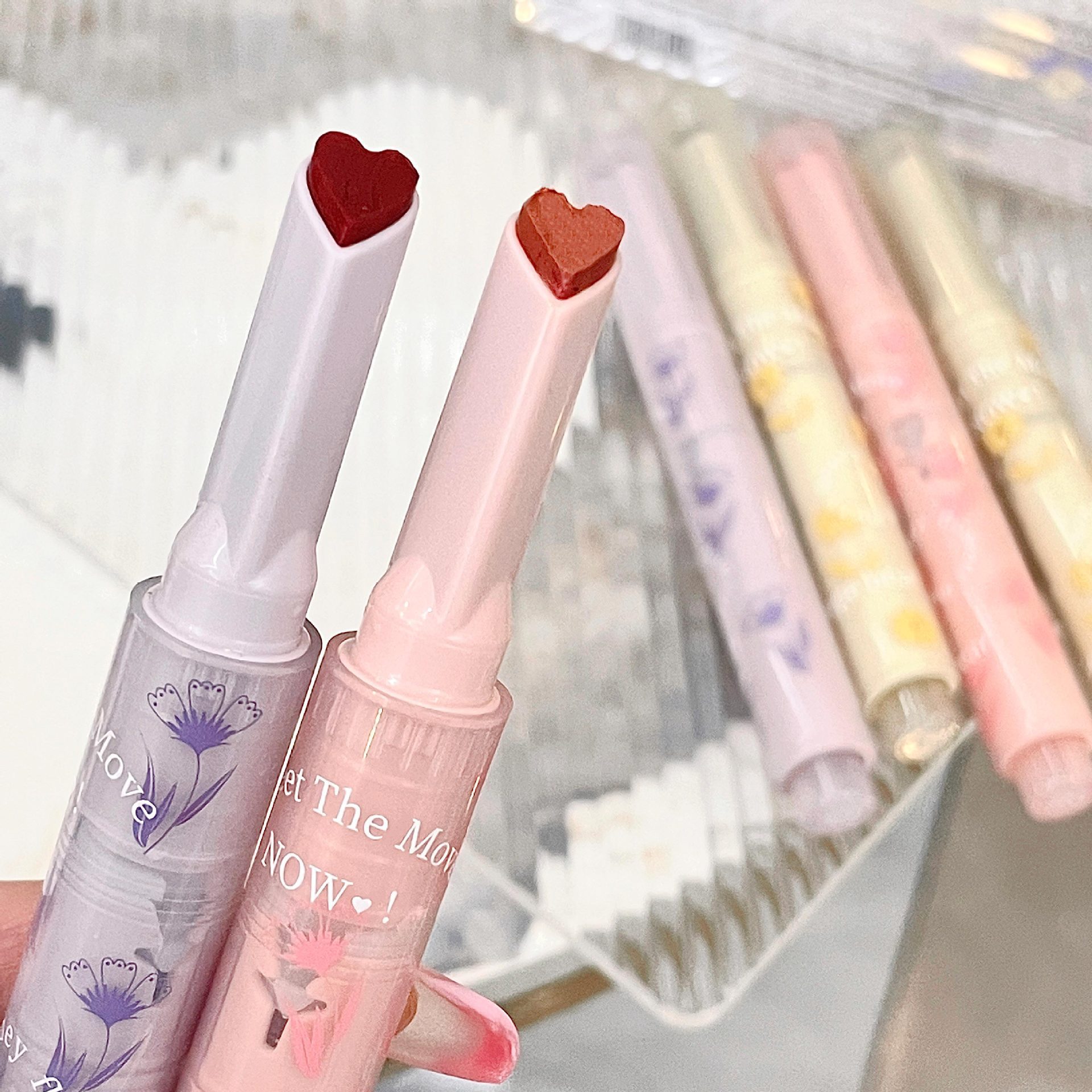 Gege bear Gogo Little Bear Flower Symbly Lipstick Низкая насыщенная псевдо псевдо -сингуонизируя любовь чистая ручка для губной помады