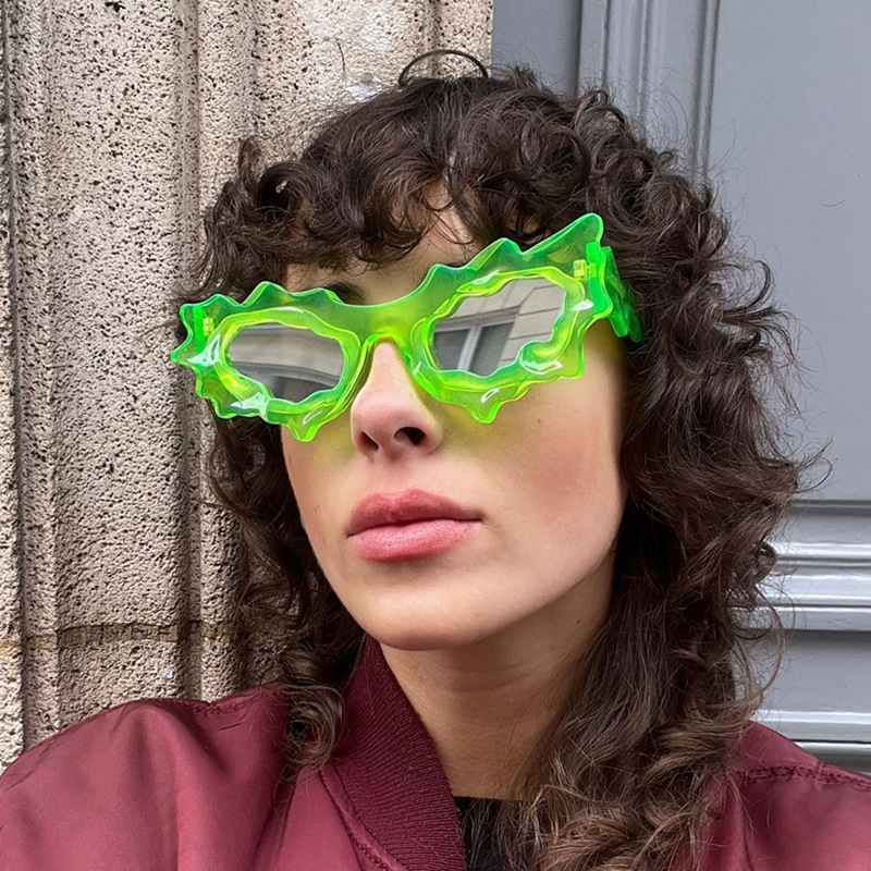 Niche ice edge stripe exaggerated sunglasses avant-garde hot girl y2g transparent crystal jelly color special-shaped fashionable ins sunglasses