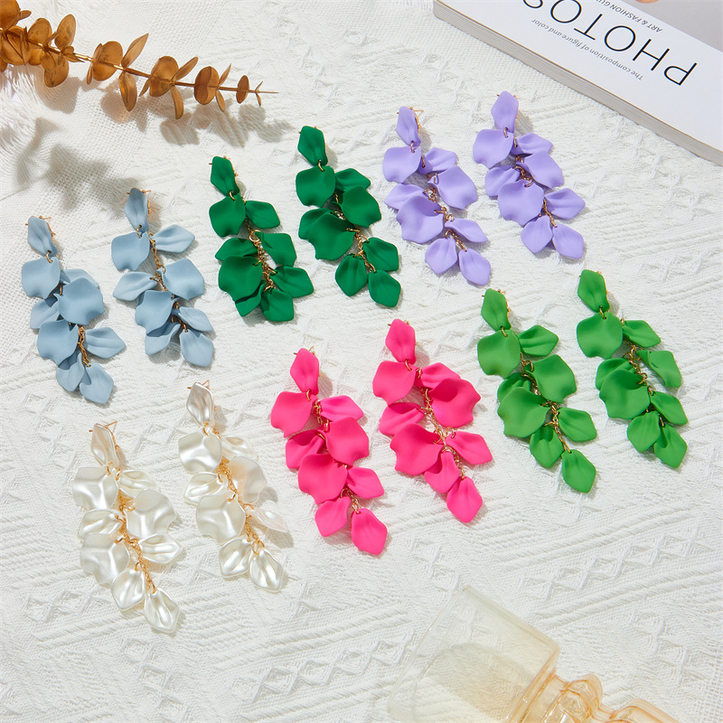 2023 New Spray Petal Earrings Fashion Retro European and American Style Tassel Flower Earring Women 