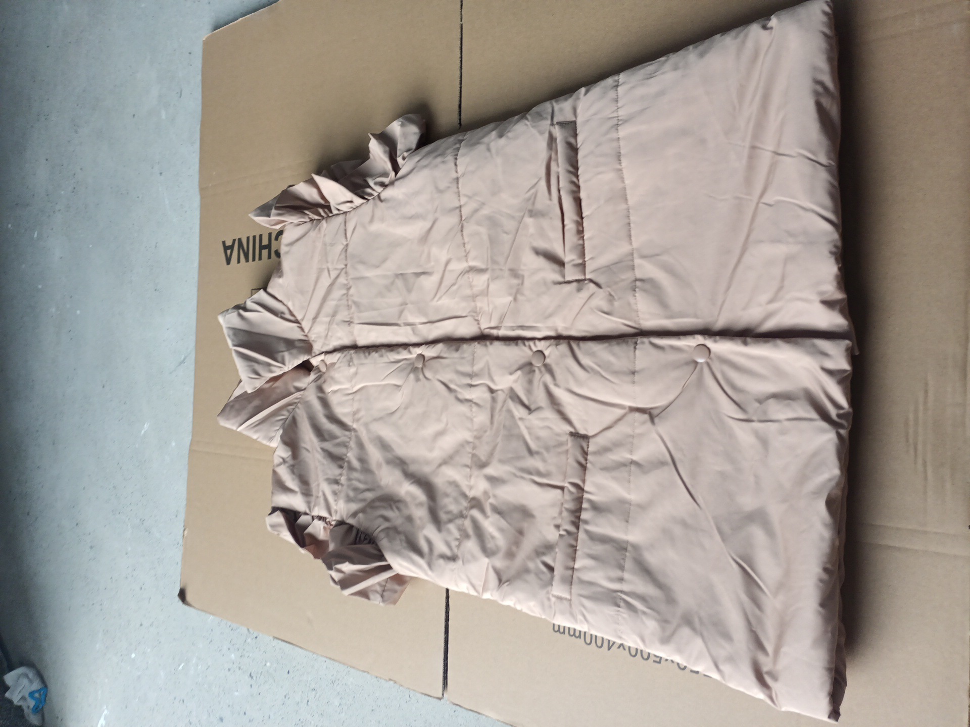 Grenzüberschreitende europäische und amerikanische Herbst- und Winterneuheiten mit lockerer Tasche und Baumwollpolsterung, fliegende Ärmel, elegante Weste, Stehkragen, Mode, Einreiher_voghion.com