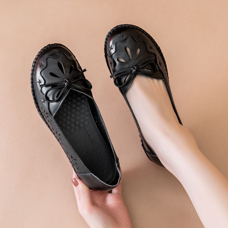 First layer cowhide leap month mother shoes Sandals leather soft bottom comfortable middle-aged flat hole shoes women's shoes leather shoes