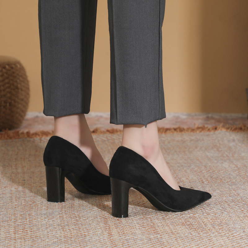 French Style Elegant Pointed Black High Heels Women's Thick Heel Women's New Niche All-match Commuter Single-layer Shoes for Women in Spring 2023