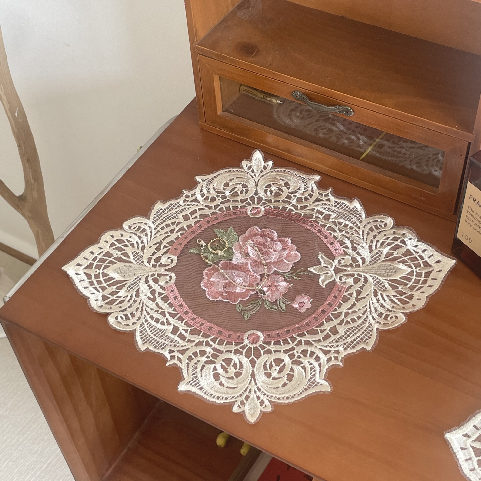 French Lace Three-Dimensional Rose Dust Cover Cloth Embroidered Vintage Hydrangea Place Mat Bedside Table Mat Coaster Decoration