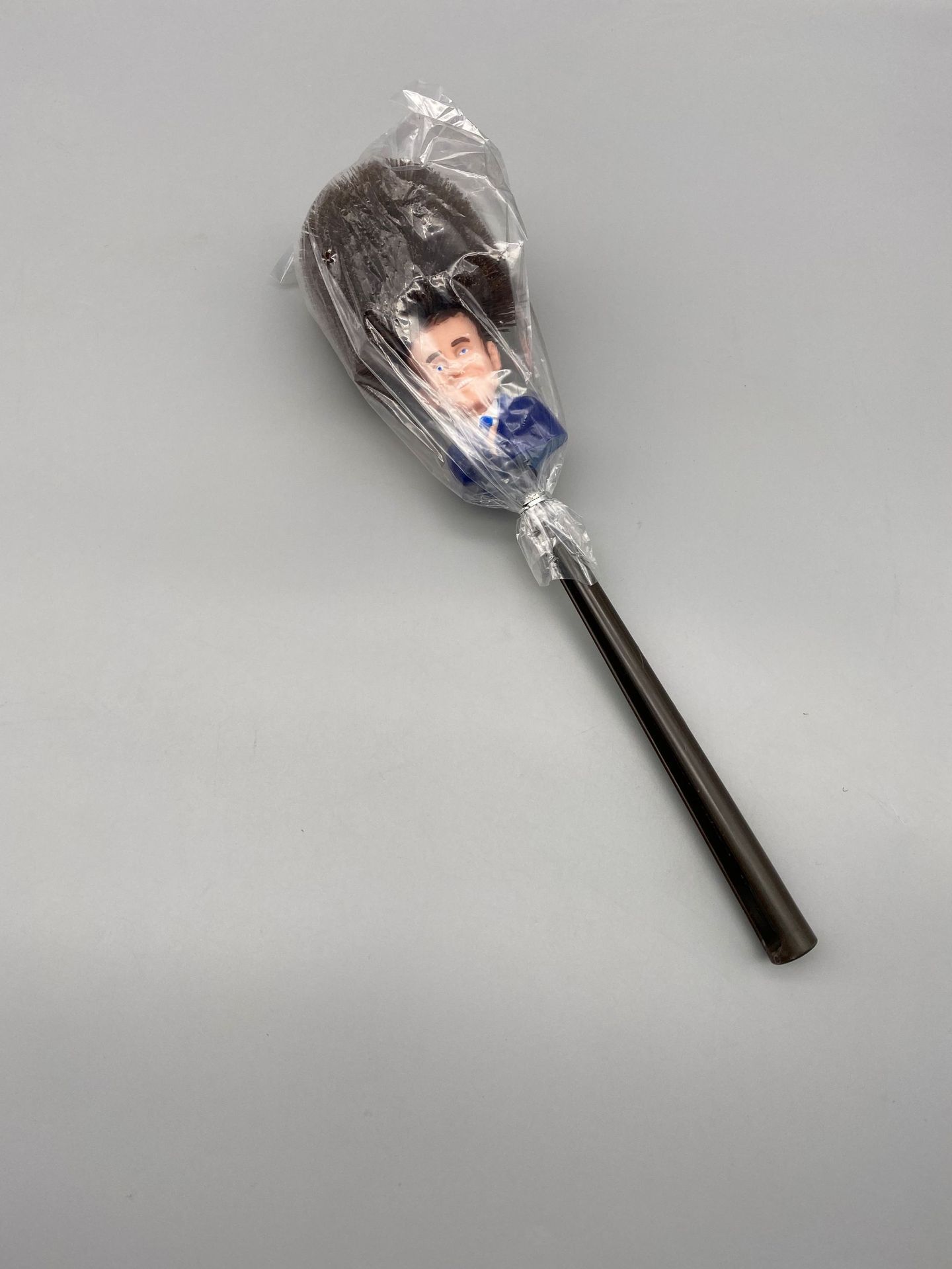Cross-border wholesale Macron toilet brush creative doll presidential toilet brush with base spoof French toilet brush