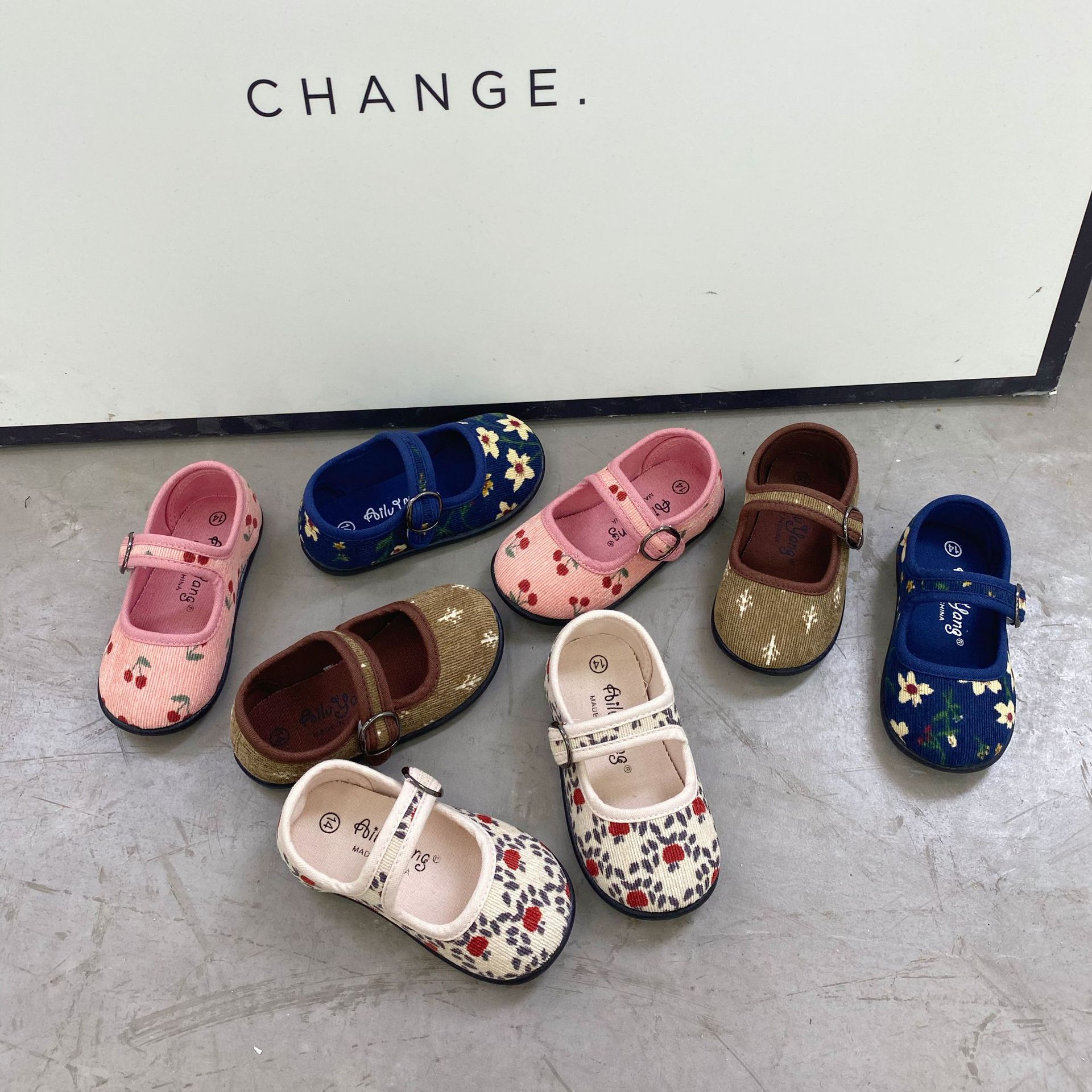 Autumn 2021 New Children's Korean-style Corduroy Floral Shoes for Boys and Girls Velcro Fashionable Kindergarten Soft-soled Shoes