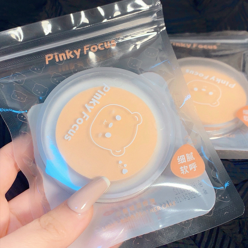 pinkyFocus smile bear light feather powder cake makeup lasting concealer powder biscuit skin oil is not easy to remove makeup honey
