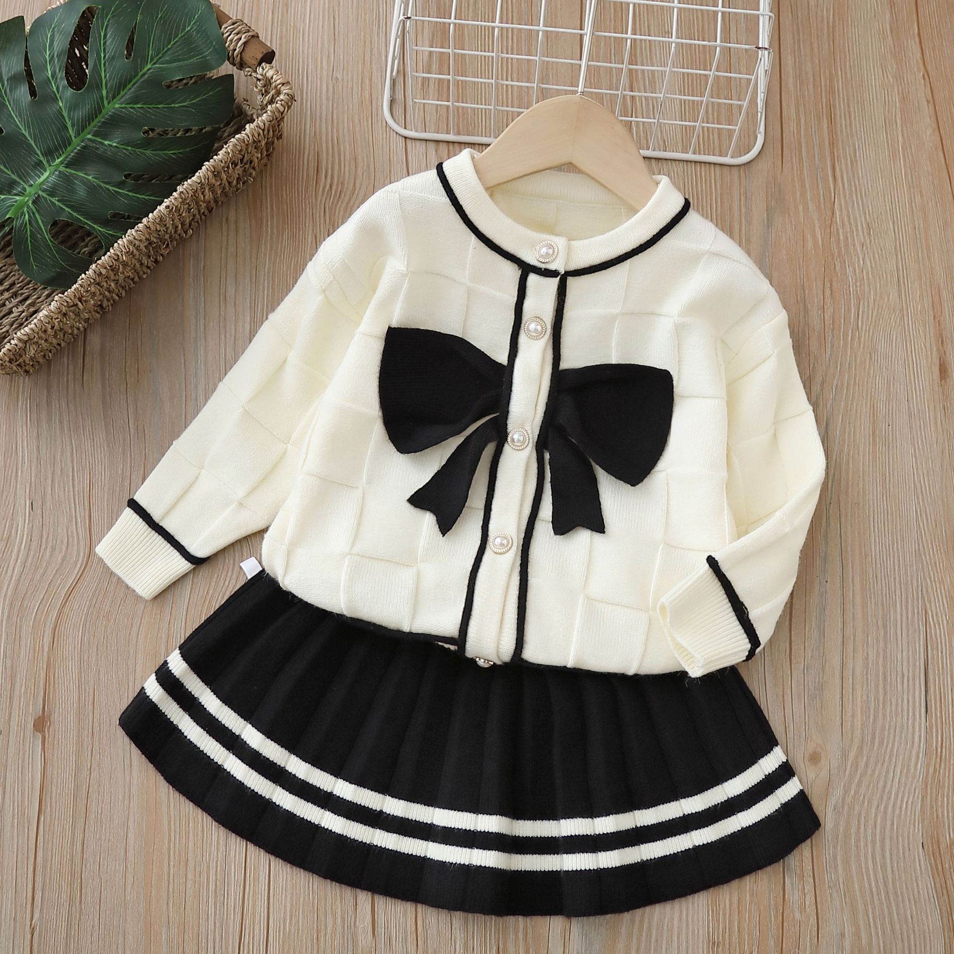 Knitted two-piece set 2023 autumn and winter New girls' sweater dress suit bow little girl cardigan top coat