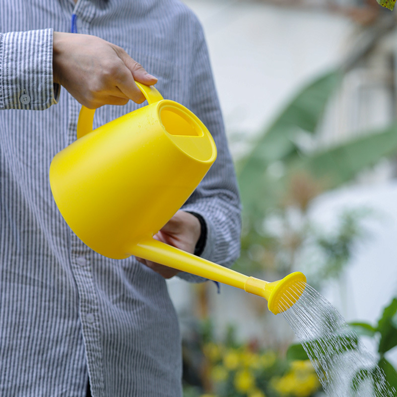 Taiyuan 1.8L Yellow Watering Kettle Flower Watering Kettle Plastic Garden Long Mouth Watering Kettle Gardening Tools Watering Kettle