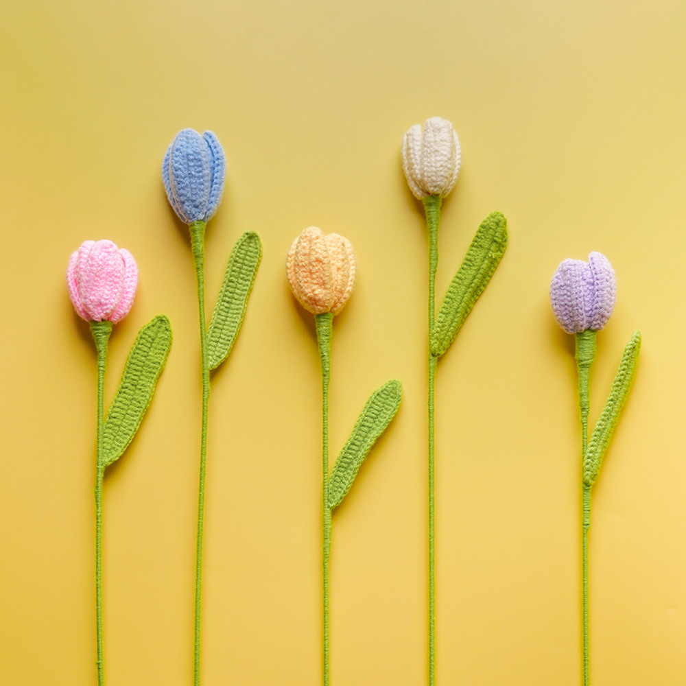Finished Flowering Tulip Wool Flower Woven Flower Handmade bouquet Simulation Flower Crochet Wholesale Valentine's Day Teacher's Day