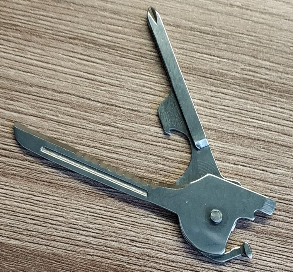 Outdoor Multi-functional keychain 6-in-1 Folding mini knife Swiss multi-functional tool portable screwdriver