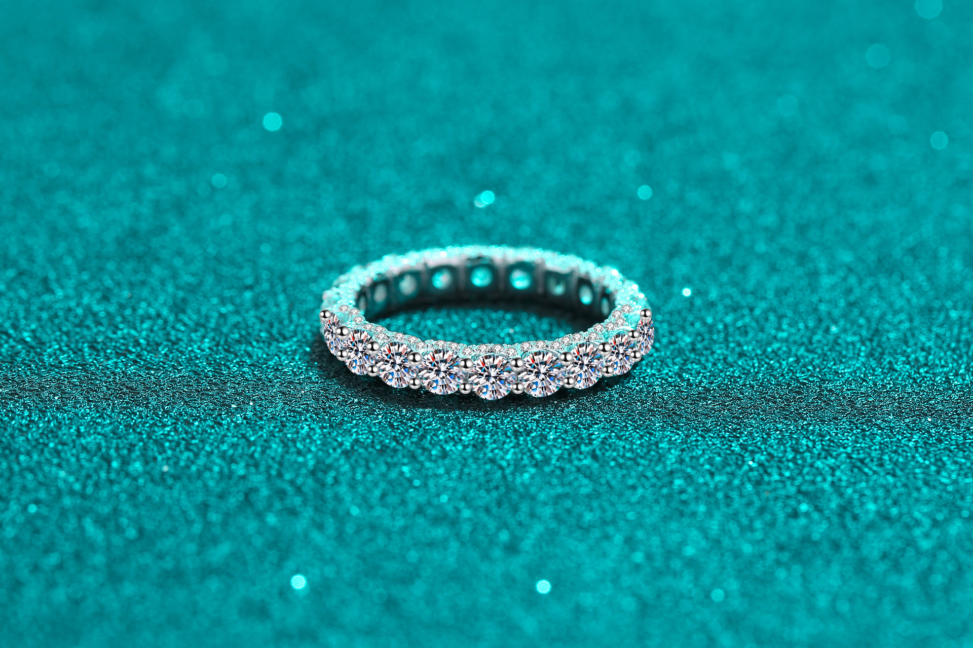 anello in argento sterling gruppo femminile anello moissanite intarsiato placcato oro pt950 matrimonio mesone fabbrica fornitura diretta all'ingrosso_voghion.com