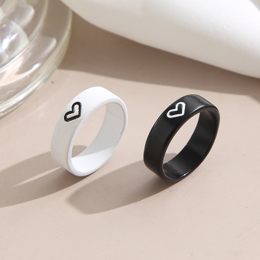 Guoxiu cross-border hot selling creative simple temperament women's girlfriends cute contrast color black and white love couple two-piece ring