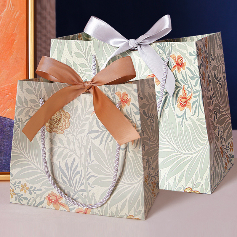 Cross-border Mori Lily bouquet gift bag packaging bag candy handbag jewelry storage bag spot paper bag