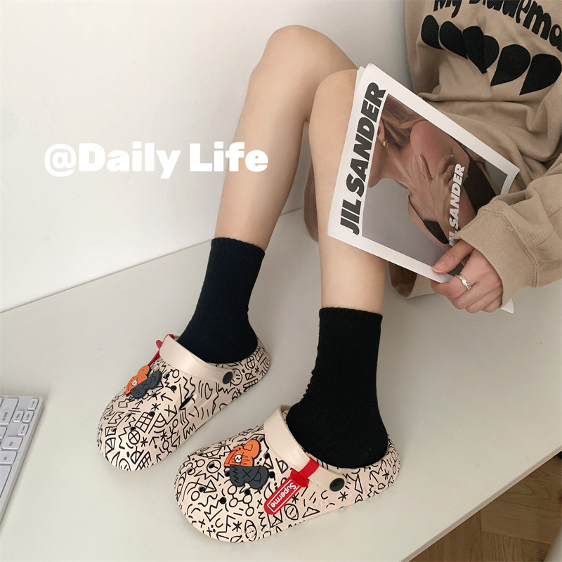 Thick-soled Baotou Outwear Slippers Hole Shoes Women's Fashionable Korean-style Non-slip Soft-soled Beach Shoes Breathable Casual Sandals for Men