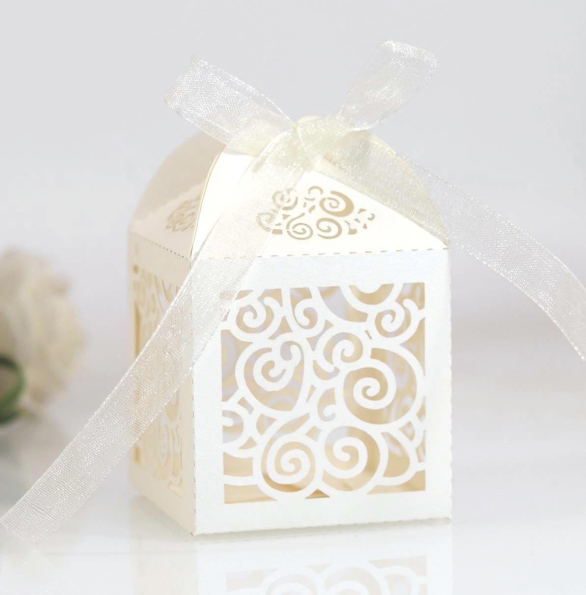 Wedding wedding candy box hollow European style candy box pink Xiangyun carton Zhejiang wholesale