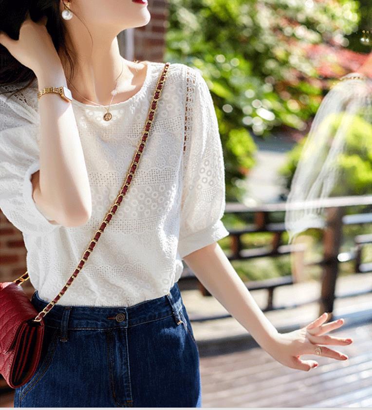 2023 Spring and Autumn New Elegant simple really beautiful water-soluble embroidered lantern sleeve white cotton top half sleeve shirt