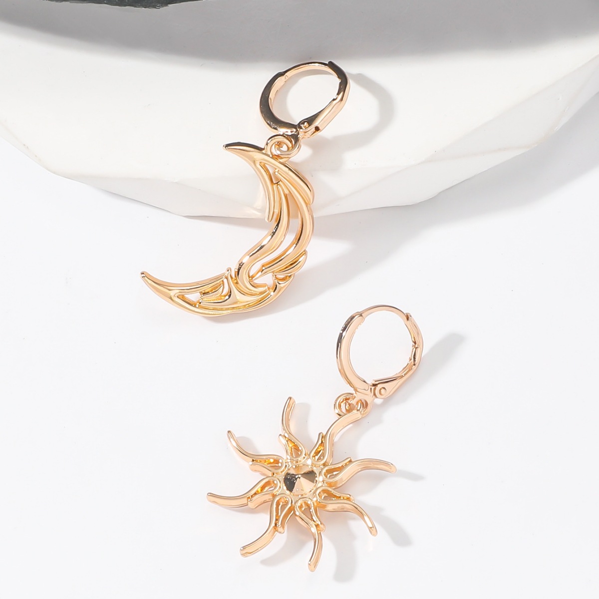 Cross-border New Simple Sun Moon Earrings Distinctive Asymmetric Abstract Earrings Short Hollow Star Moon Earrings