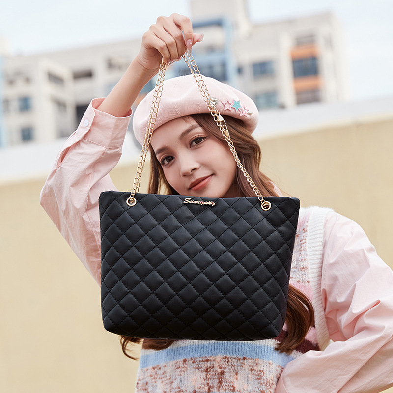 Designer Off-Shoulder Bag  Chain Strap Handbag Women High-End Women's Bag Large Capacity Shoulder Bag