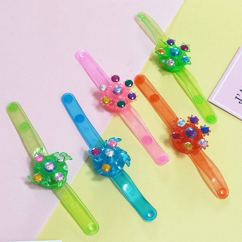 Luminous gyro watch new flash creative rotating gyro watch strap kindergarten small gift toy wholesale
