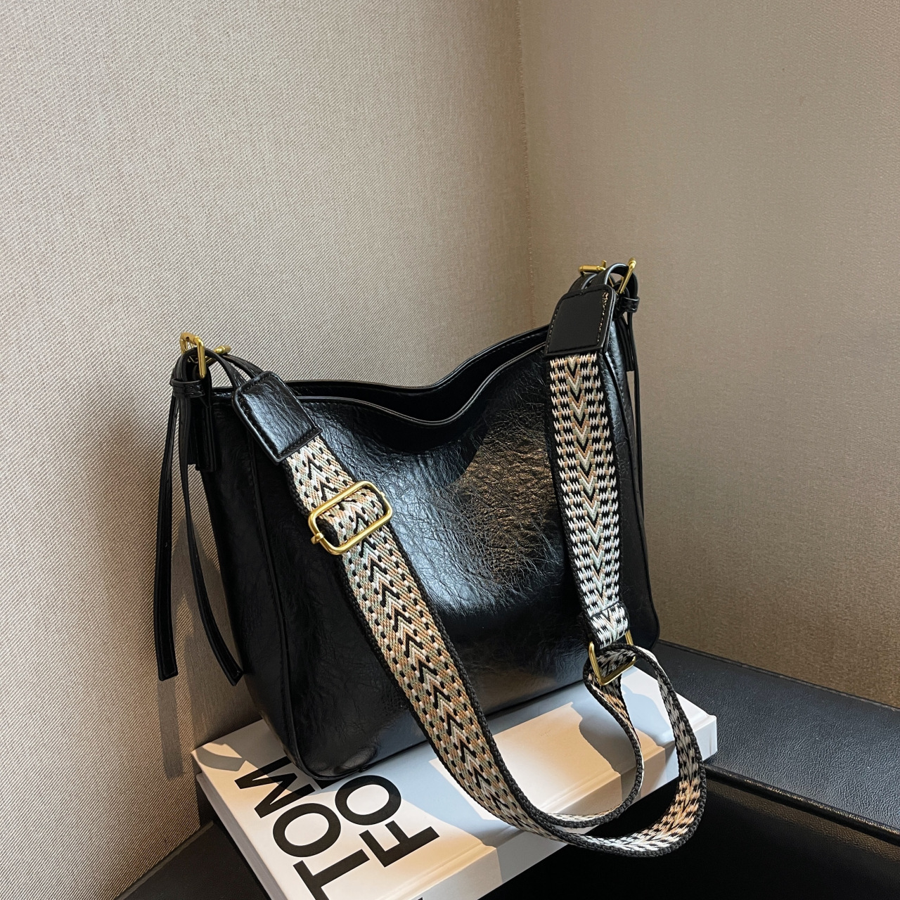 2023 autumn and winter New PU soft leather bag women's French-style light luxury fashion high-end sentong Qin shoulder crossbody tote bag