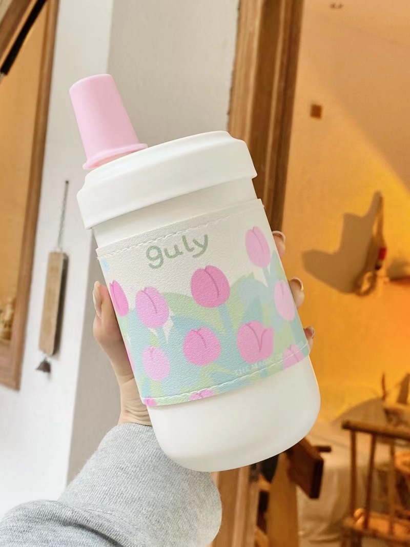 The leather case of milk tea glass and plastic cup can be insulated with many styles and beautiful products