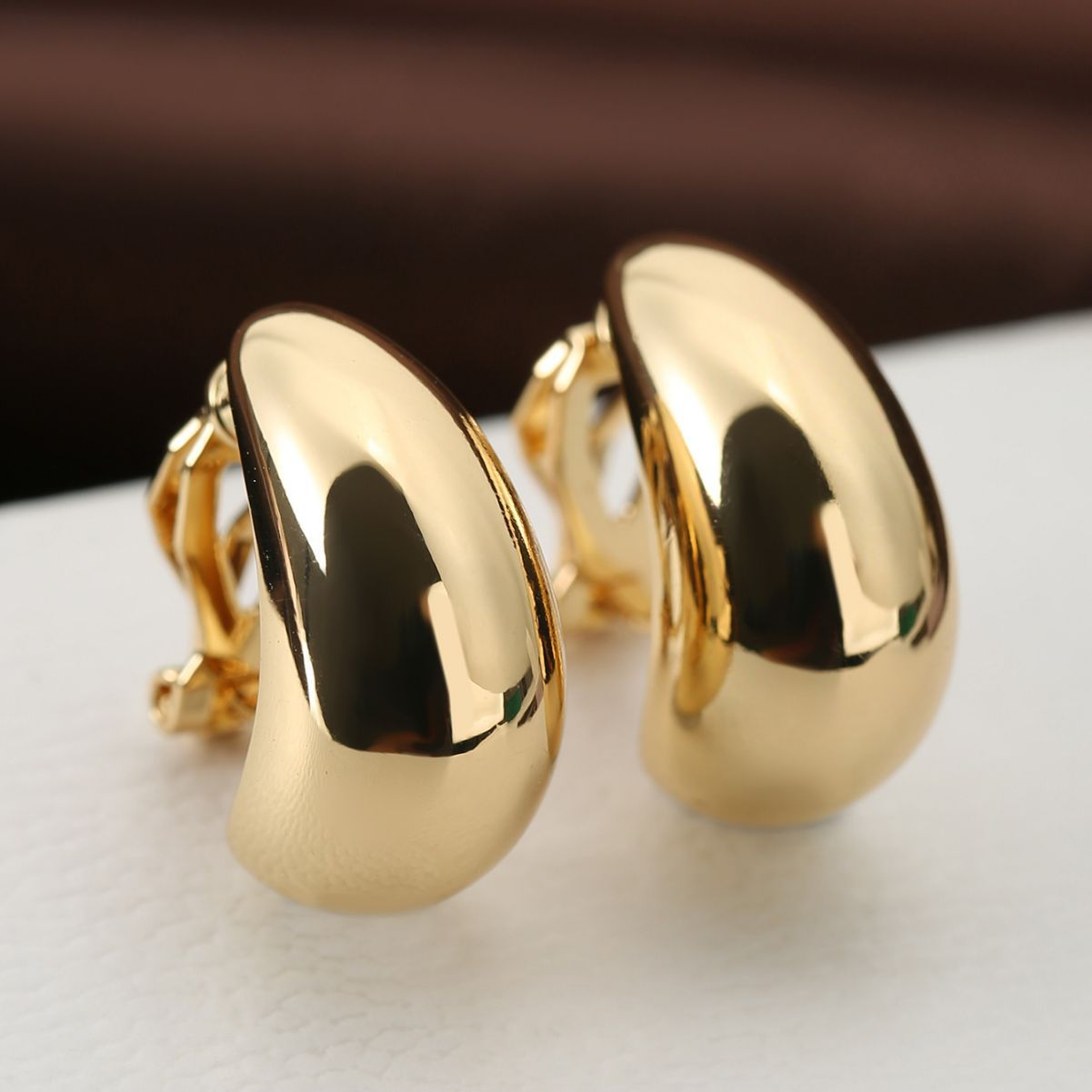 European and American Fashion New Earrings French Light Luxury Drop-shaped Ear Clip Without Ear Holes Advanced Sense Simple Glaky Women's Earrings