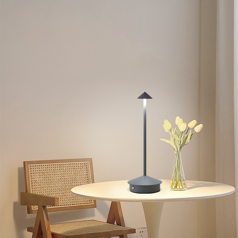 Mushroom lamp cross-border fashion foreign trade LED Spire table lamp charging creative outdoor indoor restaurant decoration small table lamp
