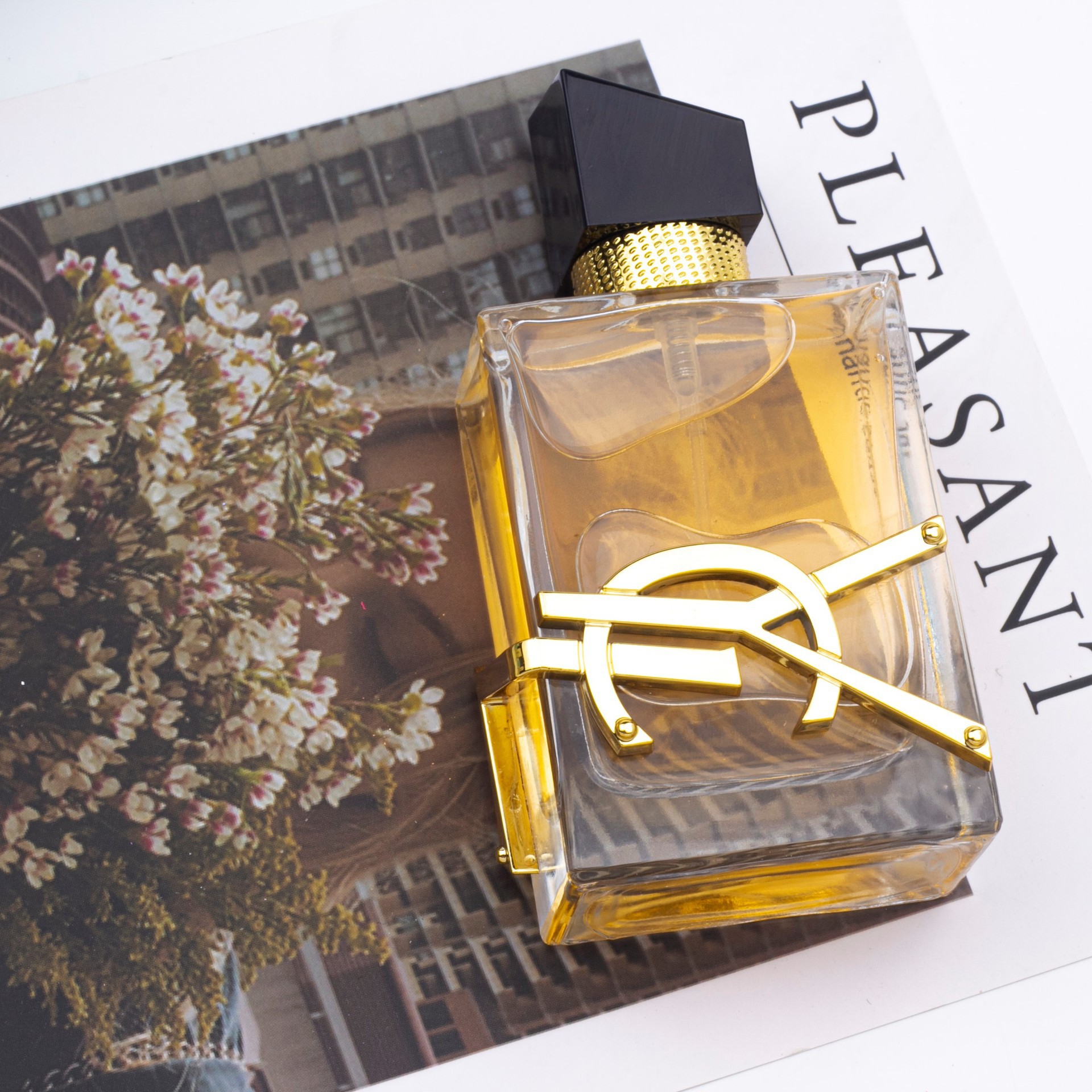 I don't forget the free and wanton water. Women's boutique perfume for a long time gives off charm fragrance 50ml perfume batch