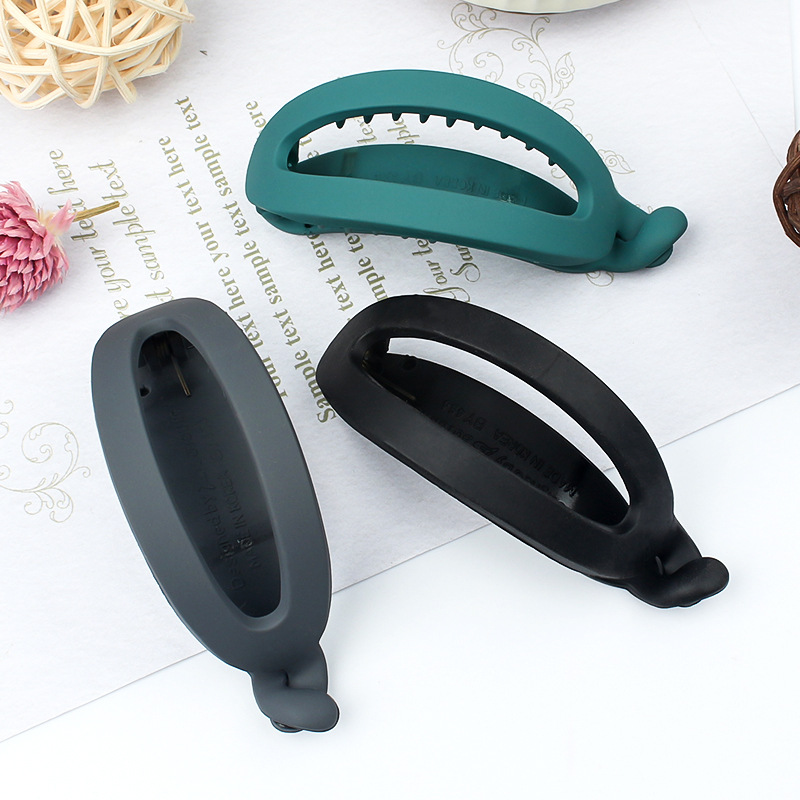 New summer long hair ponytail buckle updo hair volume Hollow twisted clip female simple temperament banana clip hairpin