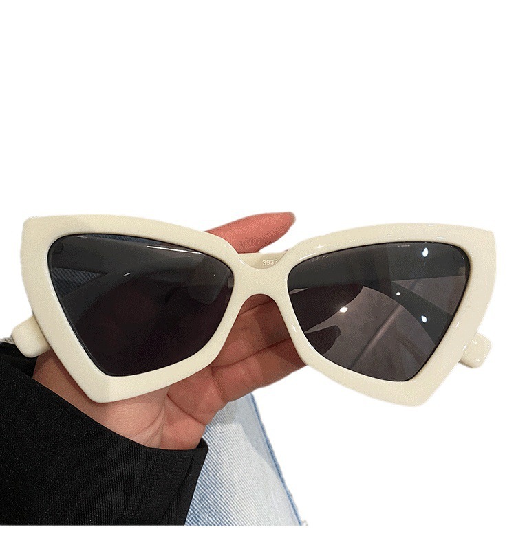 墨镜女三角猫眼米钉高级感显瘦太阳镜时尚大框防紫外线复古眼镜