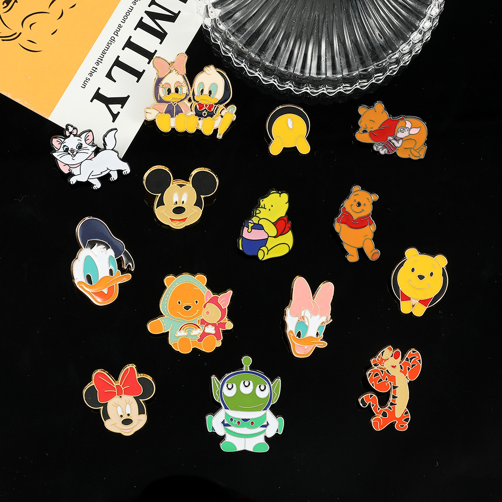 Disney Licensed Metal Badge Mickey Mouse and Donald Duck Winnie the Pooh Three-Eyed Character Brooch Wholesale