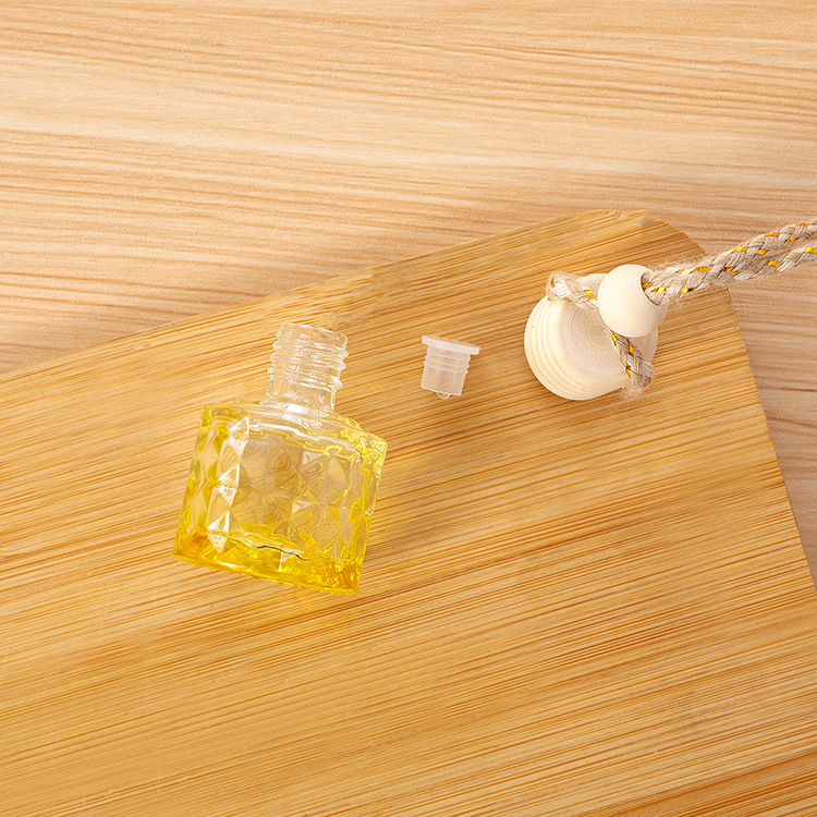 Five-line cover colorful round diamond pineapple empty bottle 8ML perfume aromatherapy essential oil Car pendant Wang Cong indoor aromatherapy bottle