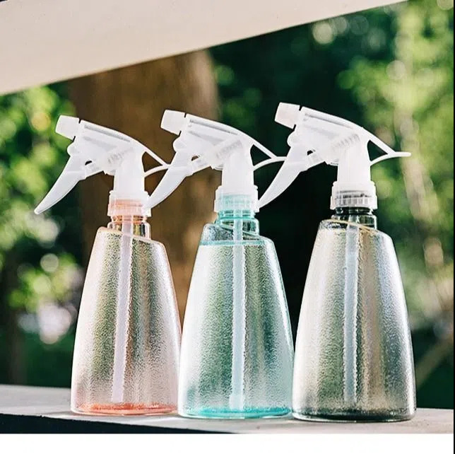 500ml watering kettle flower watering household alcohol watering kettle spray hand pressing gardening tools plastic watering kettle wholesale