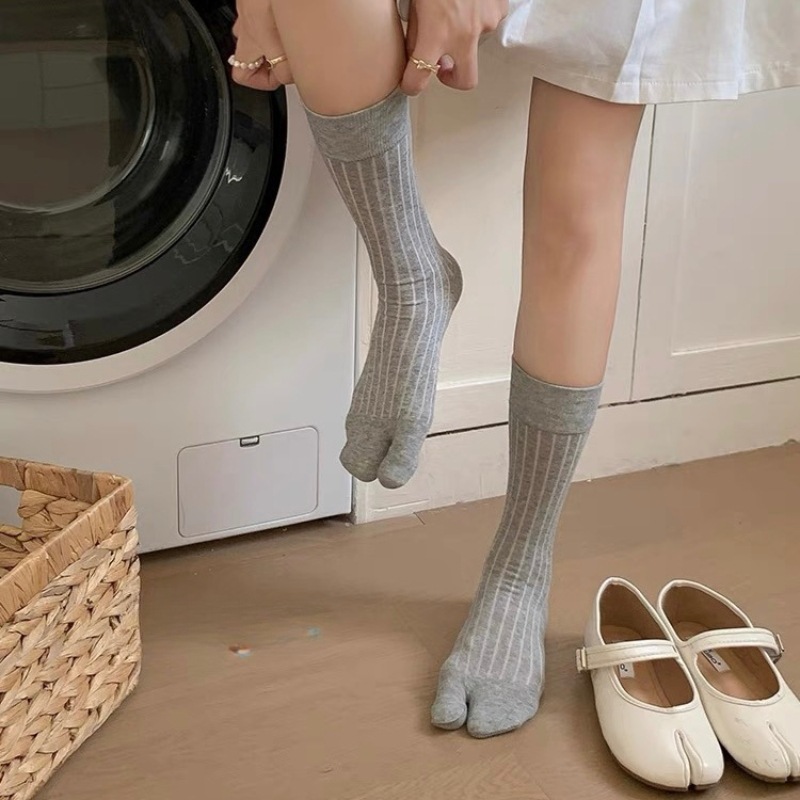 Japanese Style Minimalist Toe Socks with Stripes_voghion.com